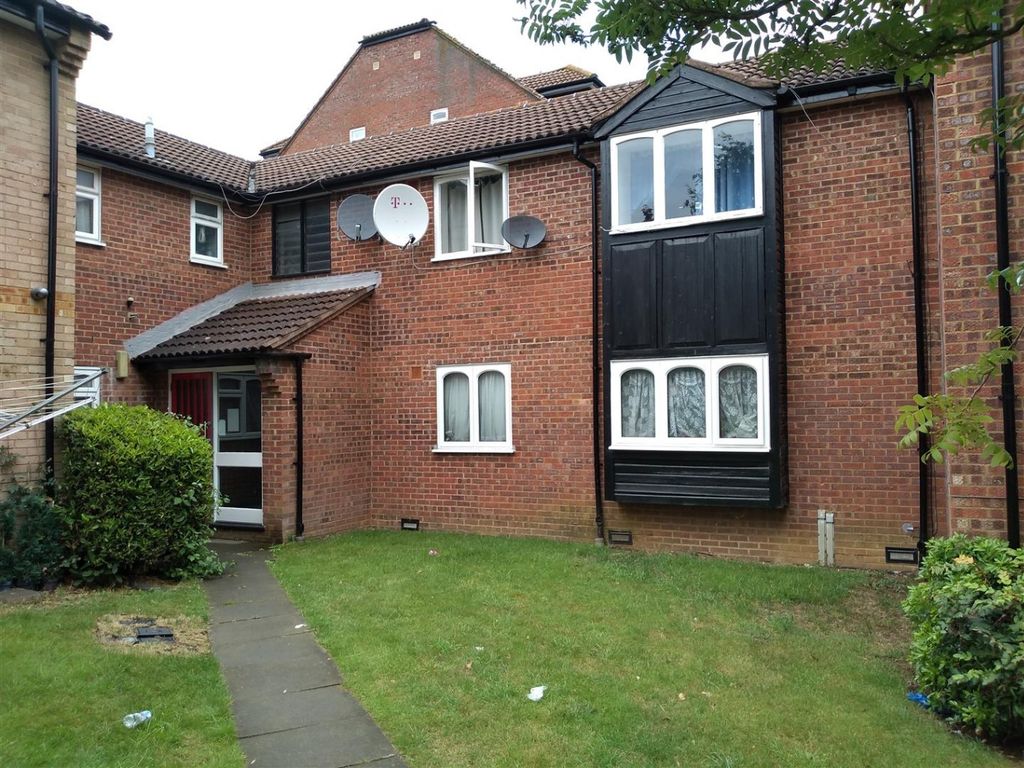 1 bed flat to rent in Burrell Close, Edgware, Greater London HA8, £