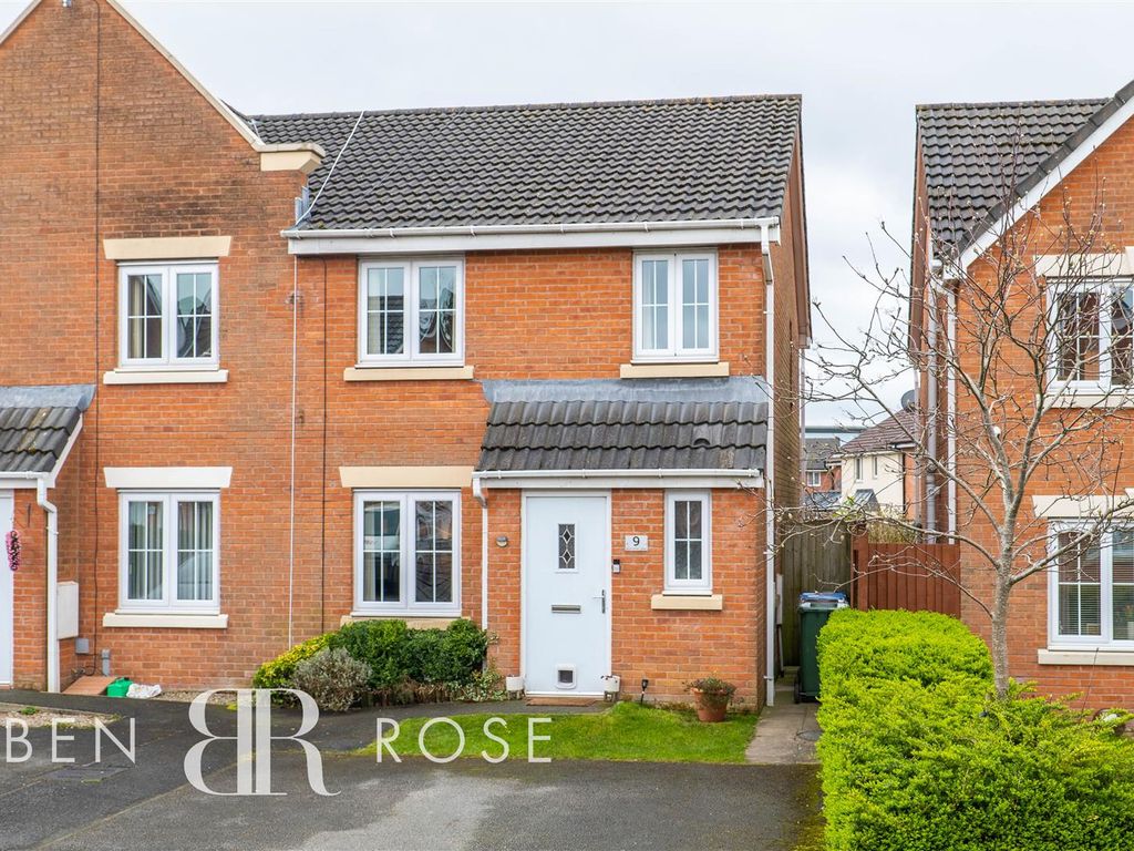 4 bed end terrace house for sale in Spennymoor Close, Buckshaw Village