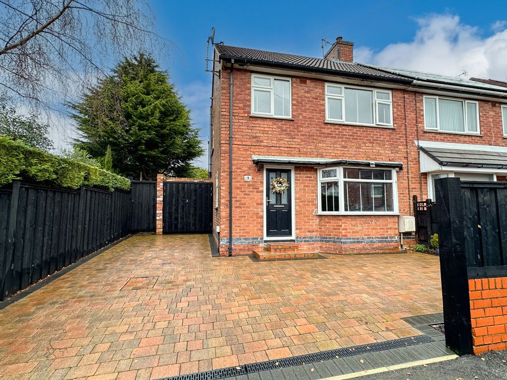 3 bed semidetached house for sale in Highcliffe Avenue, Mansfield NG20