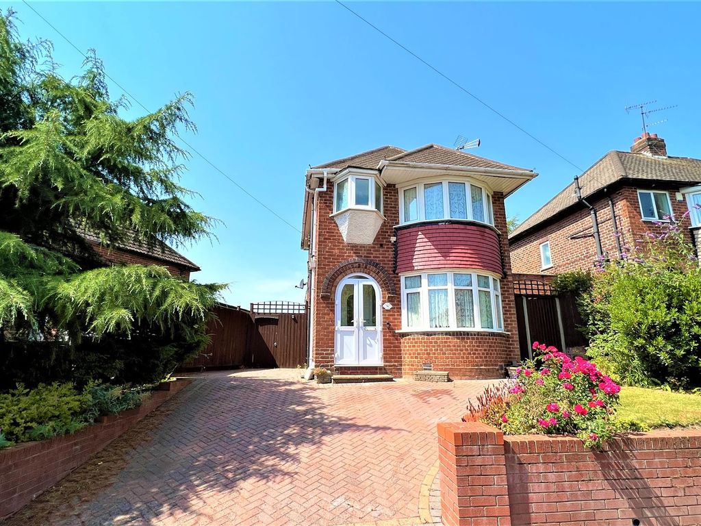 3 bed detached house for sale in Kingshurst Road, Northfield