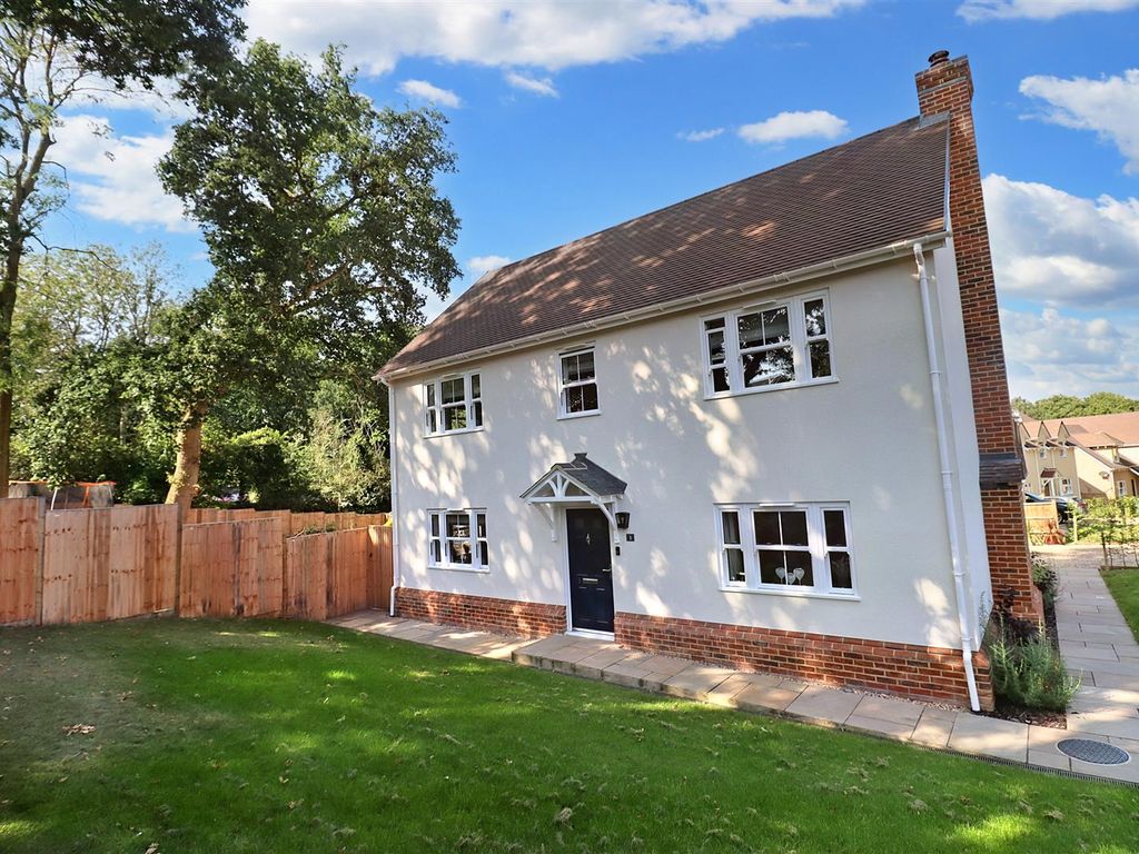 4 bed detached house for sale in Campanile Close, Braintree CM77, £