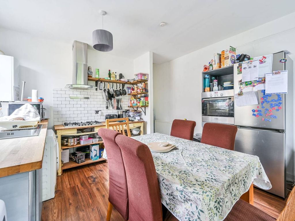 2 bed flat for sale in Muirkirk Road, Catford, London SE6 Zoopla