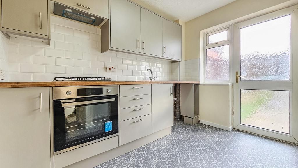 3 bed end terrace house to rent in Woodruff Close, Matson, Gloucester