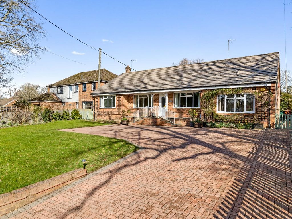 4 bed bungalow for sale in Bromley Green Road, Ruckinge, Ashford TN26