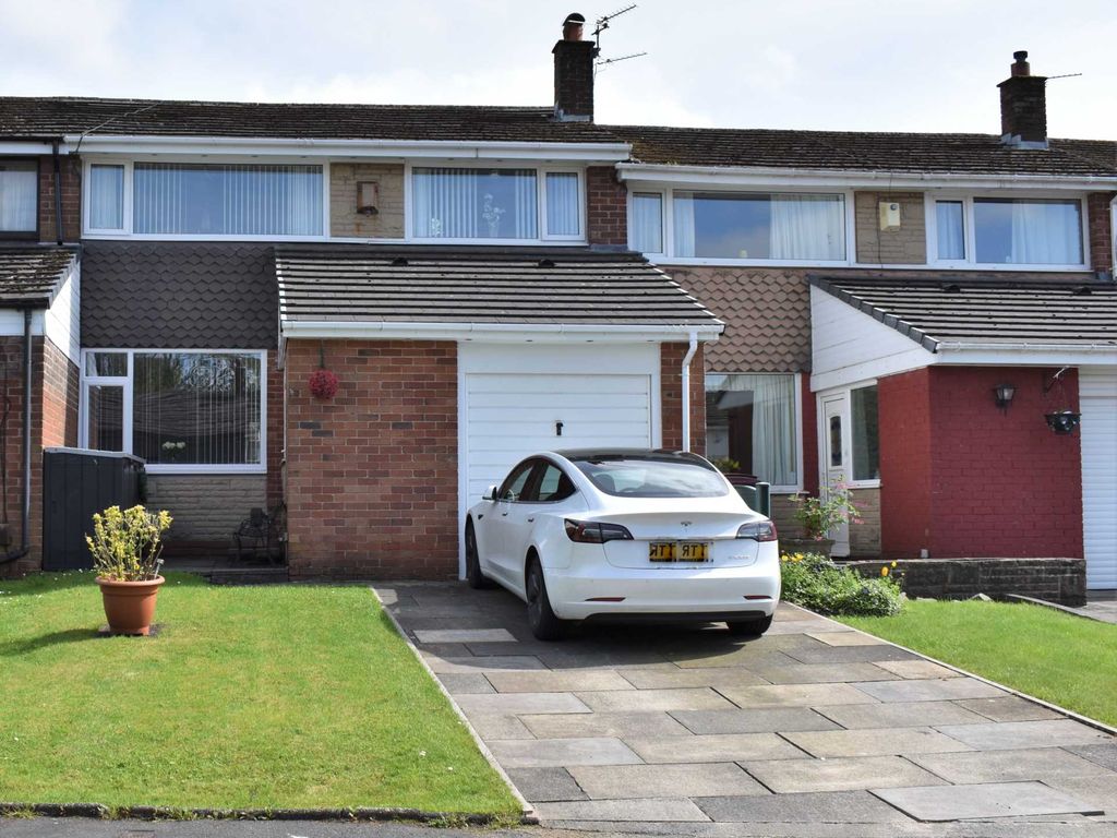 4 bed town house for sale in Newbridge Gardens, Harwood BL2, £270,000