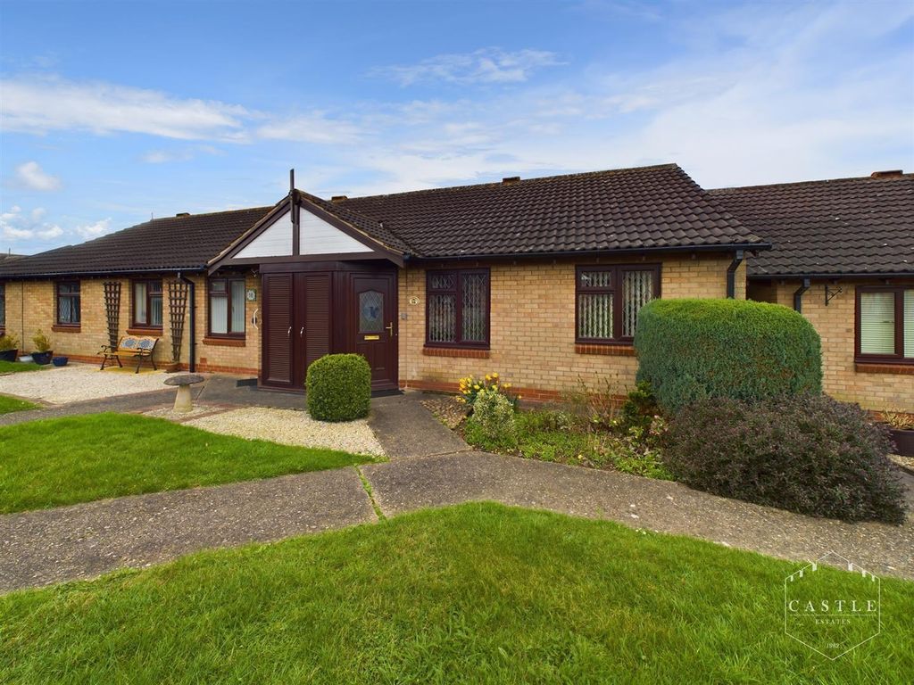 2 bed semidetached bungalow for sale in Curzon Close, Burbage