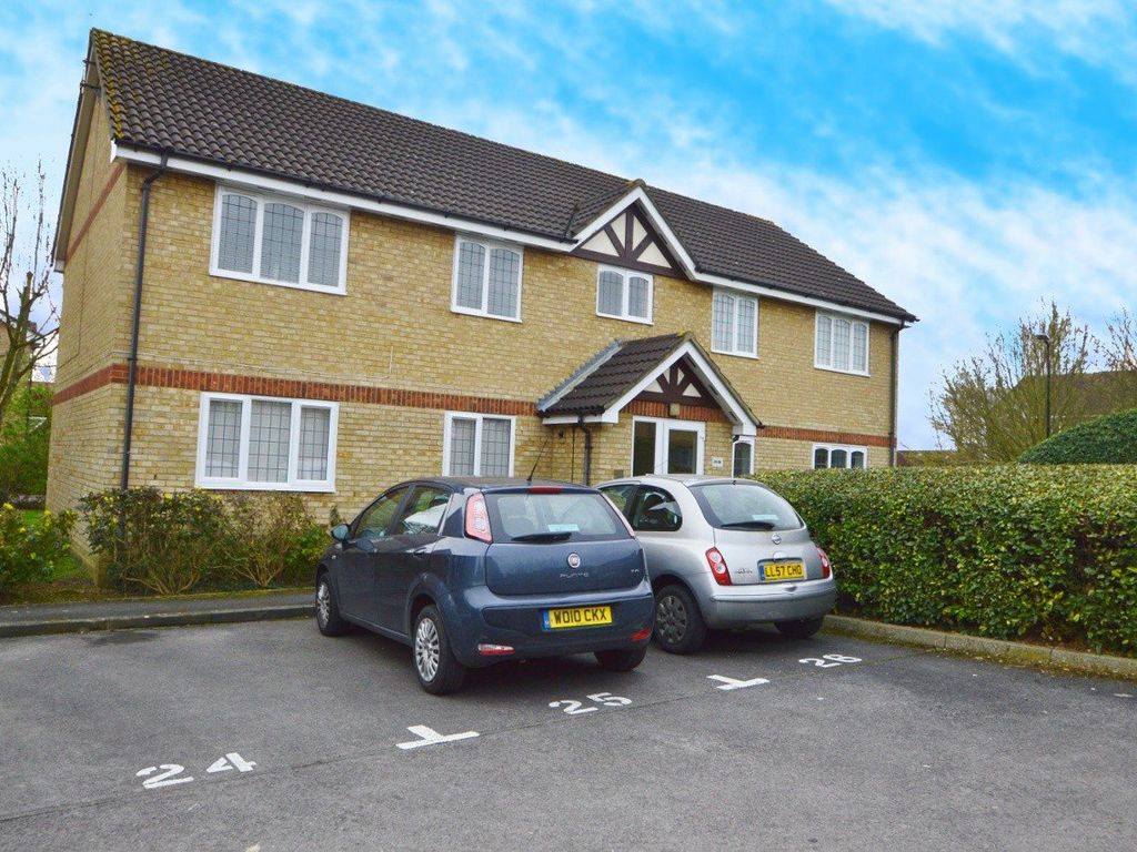 2 bed flat to rent in Rockall Court, Langley, Slough, Slough, Berkshire