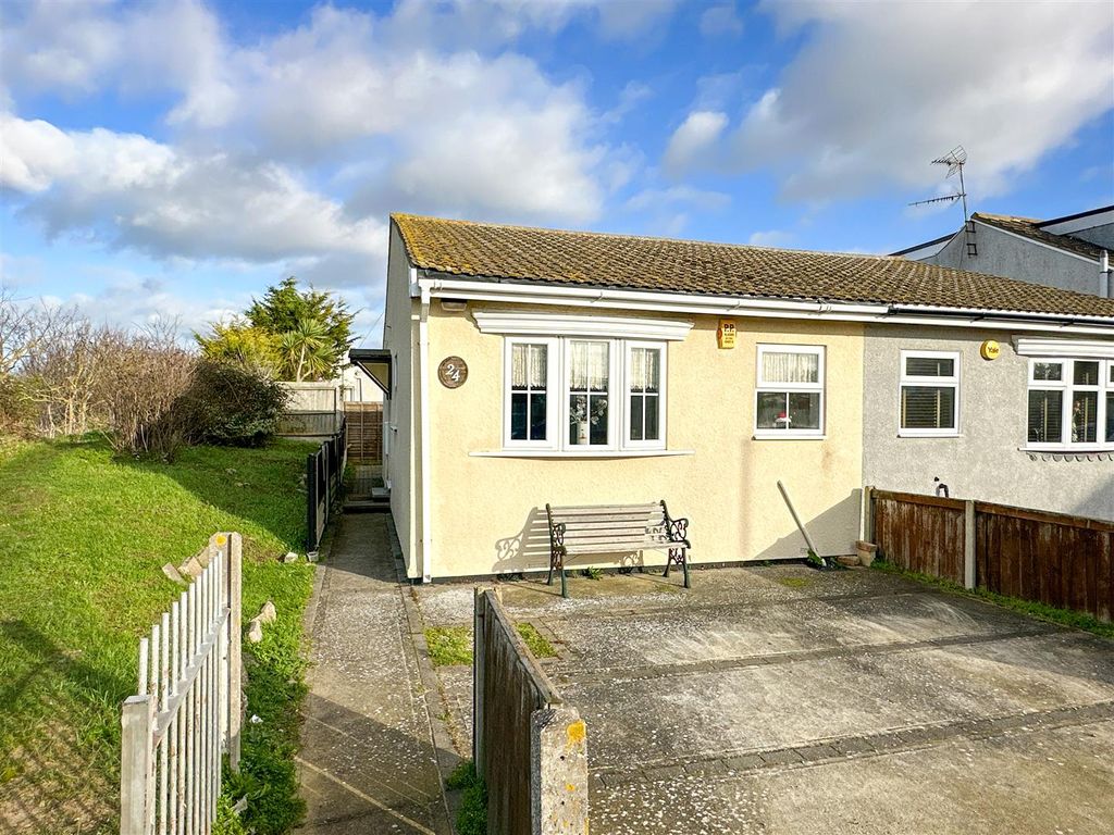 2 bed semidetached bungalow for sale in Belsize Avenue, Jaywick, Essex