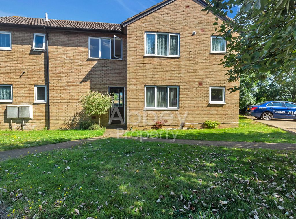 Studio to rent in Repton Close, Luton LU3, £750 pcm Zoopla
