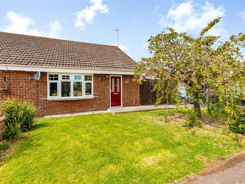 2 bed bungalow for sale in Maple Way, BurnhamOnCrouch, Essex CM0 Zoopla
