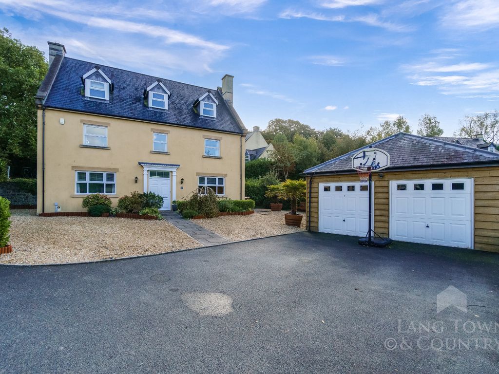 Conqueror Drive, Manadon, Plymouth PL5  