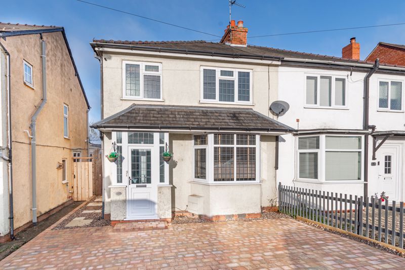 3 bed semidetached house for sale in Heathfield Road, heath