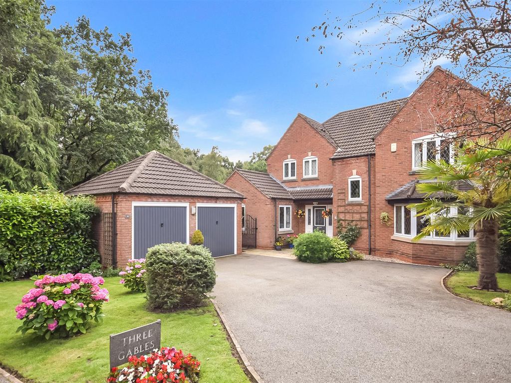 4 bed detached house for sale in Chestnut Close, Harlow Wood, Mansfield