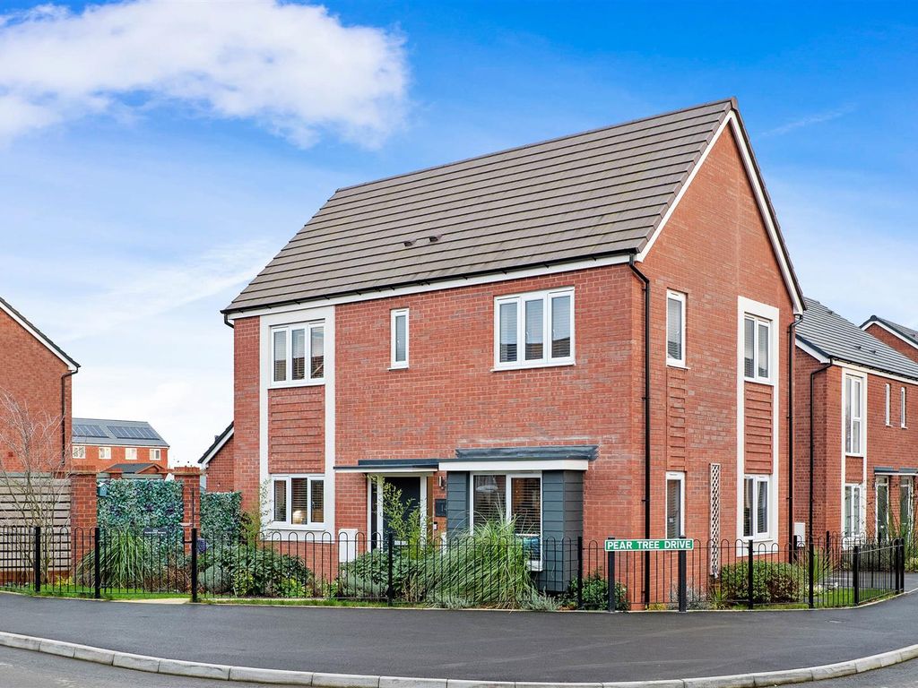 3 bed detached house for sale in Pear Tree Drive, Broomhall, Worcester