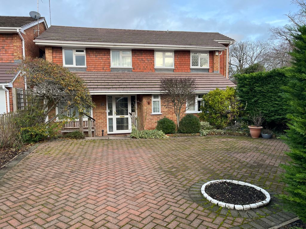 4 bed detached house to rent in Cedar Drive, Sunningdale SL5 Zoopla