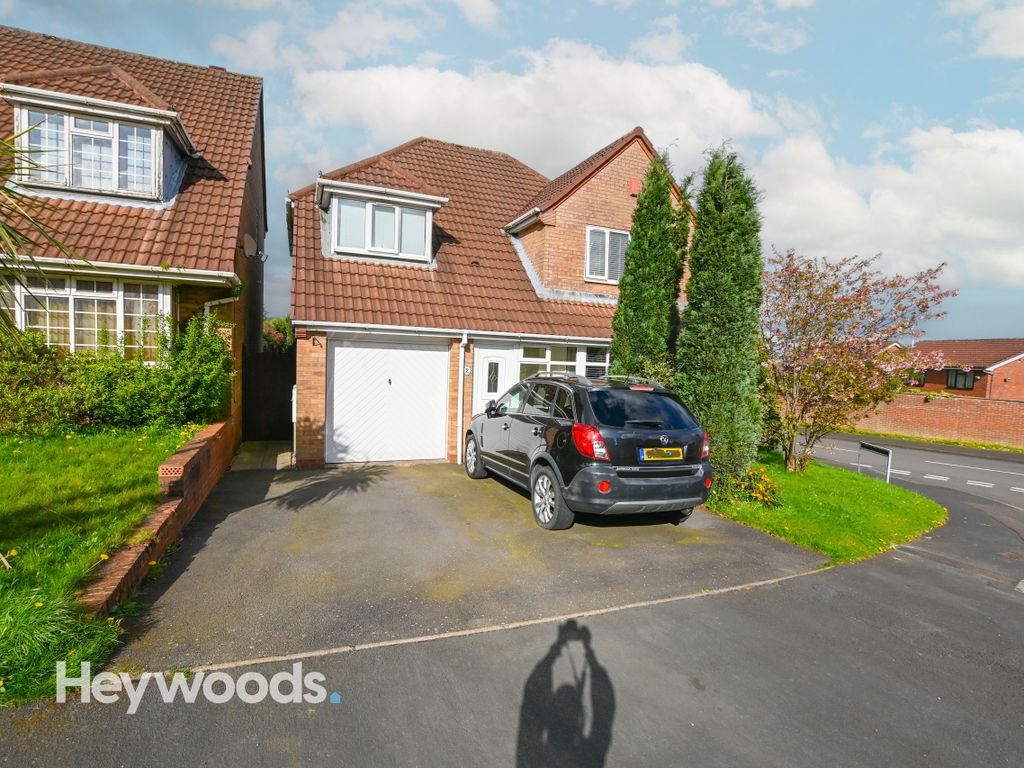 4 bed detached house for sale in Longsdon Close, Waterhayes, Newcastle
