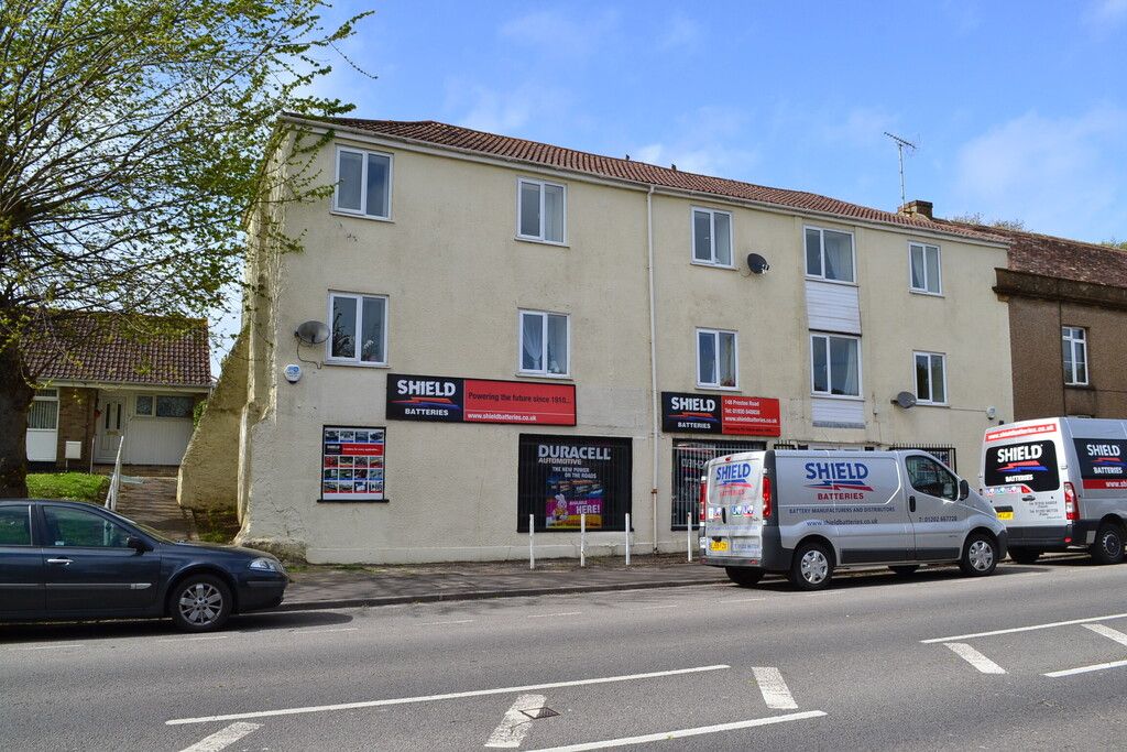 2 bed flat to rent in Preston Road, Yeovil BA20, £695 pcm Zoopla