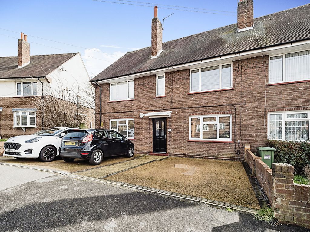 2 bed for sale in Chelmsford Avenue, Romford RM5 Zoopla