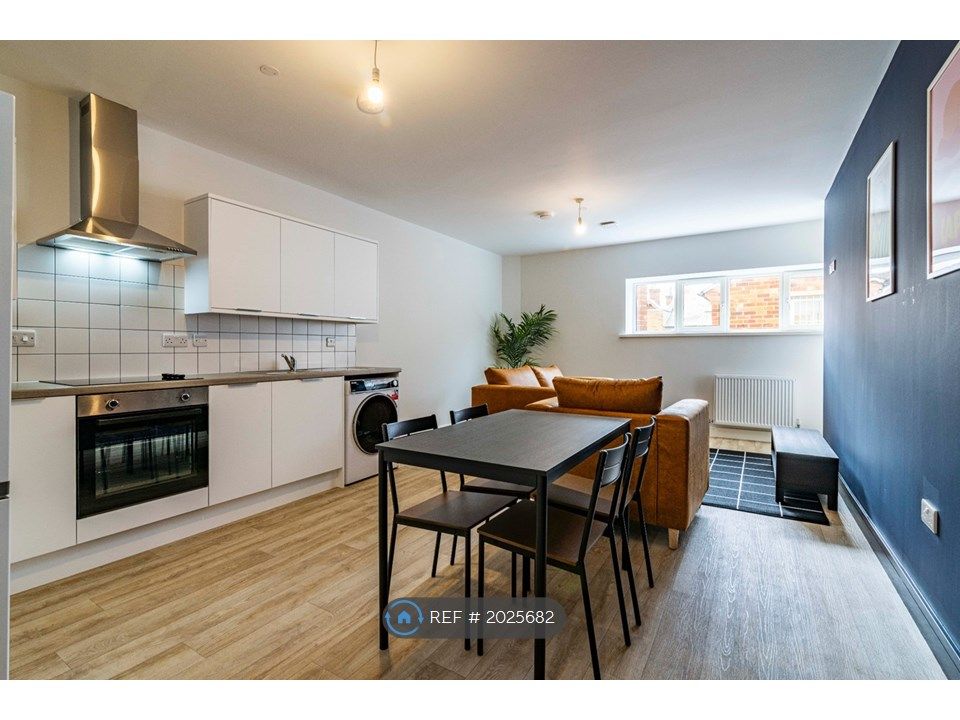 2 bed flat to rent in St. Sepulchre Gate West, Doncaster DN1, £850 pcm