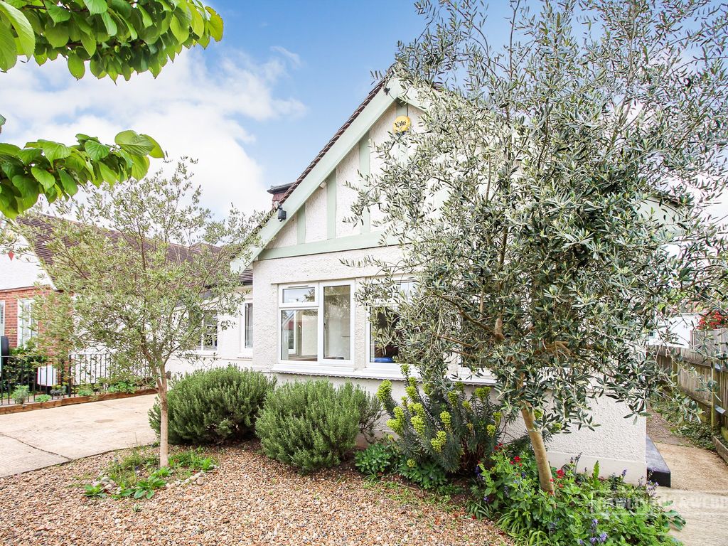 5 bed detached house for sale in Weston Avenue, West Molesey KT8 Zoopla