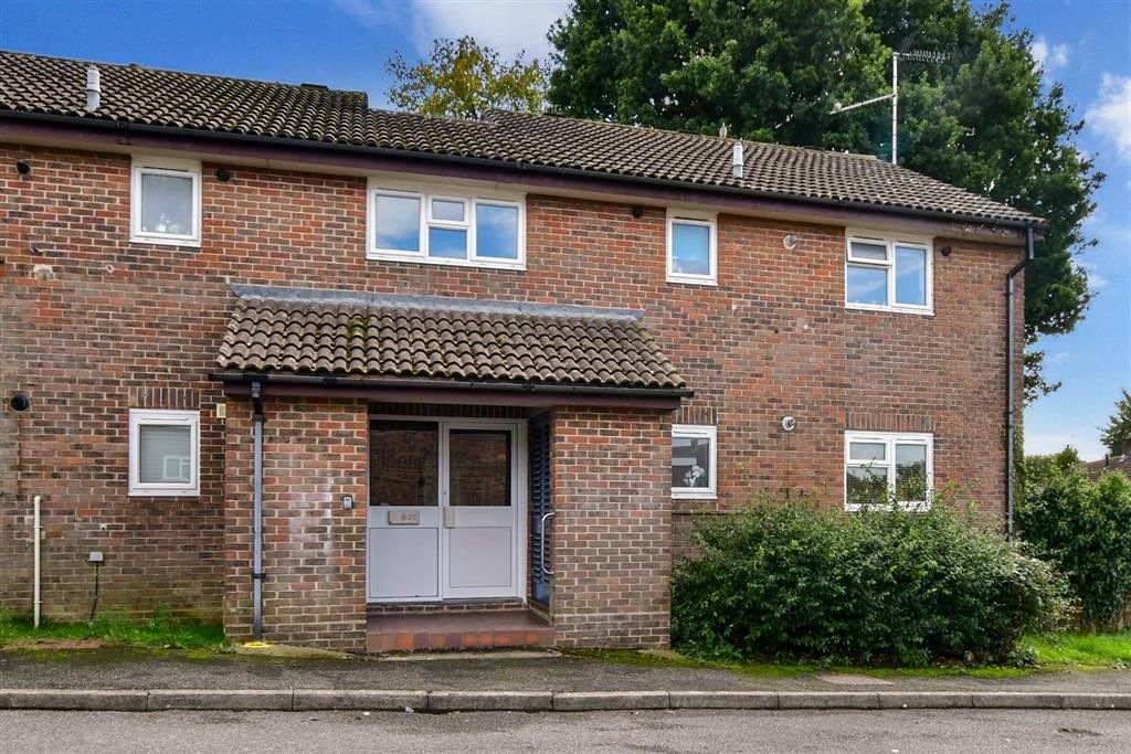 1 bed flat for sale in Honeysuckle Walk, Horsham, West Sussex RH12, £