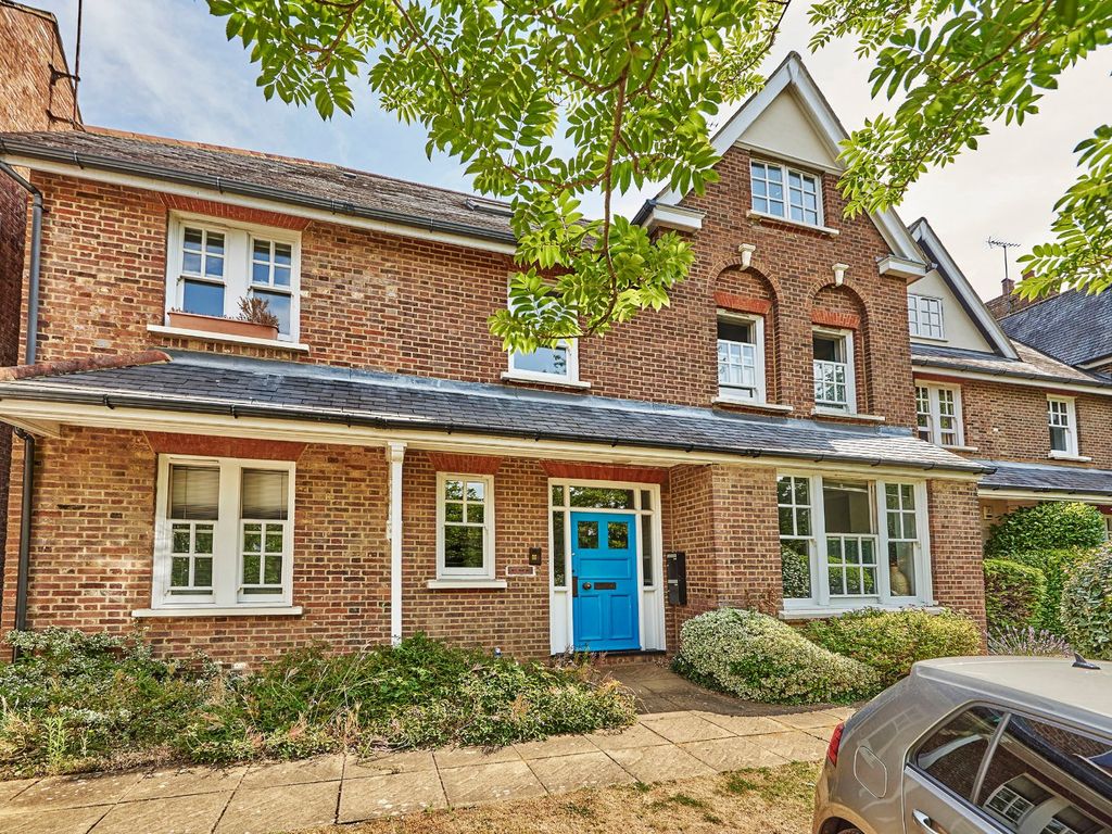 2 bed to rent in Poets Court, Milton Rd, Harpenden