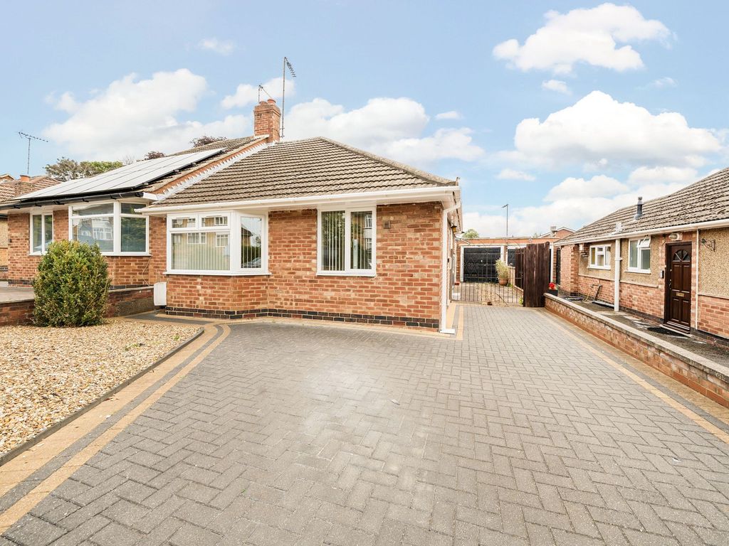 2 bed semidetached bungalow for sale in Wordsworth Drive, Bletchley