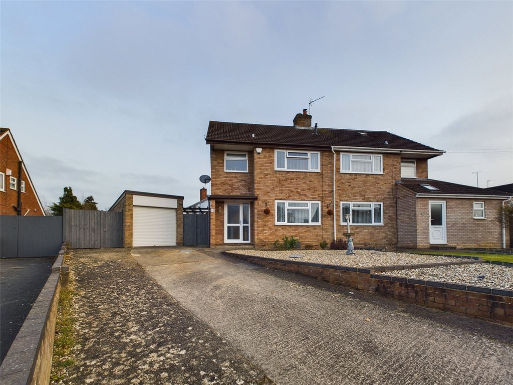 3 bed semidetached house for sale in Martindale Road, Churchdown
