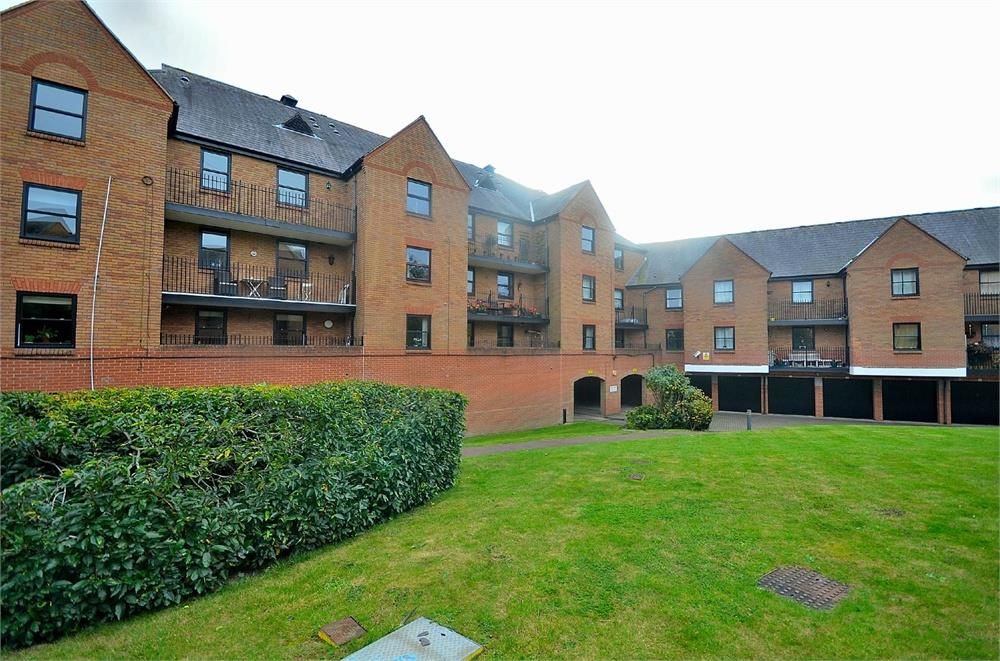 1 bed flat to rent in Chelmsford Road, Dunmow CM6, £850 pcm Zoopla
