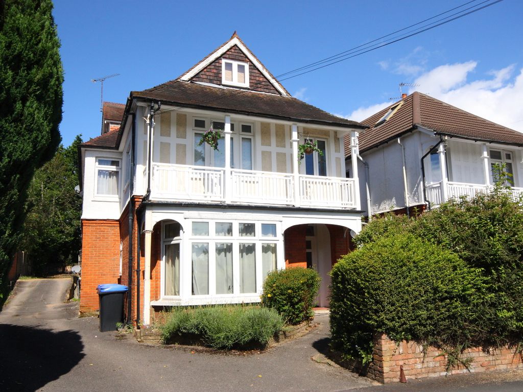 1 bed flat to rent in York Road, Woking GU22, £1,100 pcm Zoopla