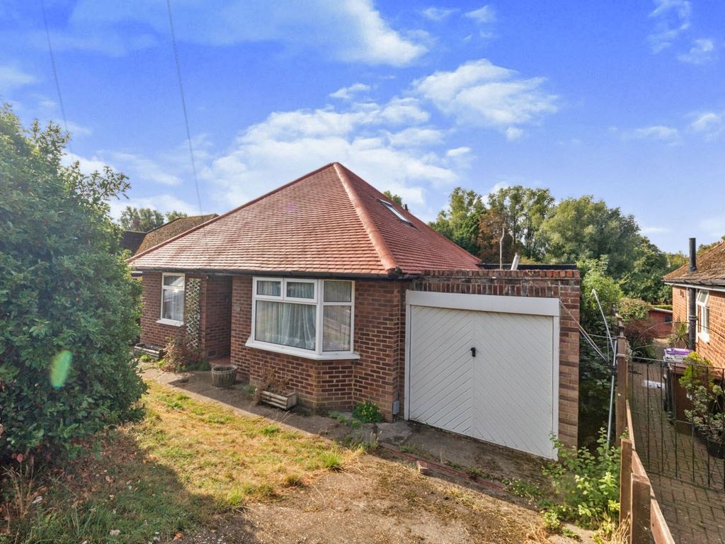 3 bed detached bungalow for sale in Longmead, Letchworth Garden City