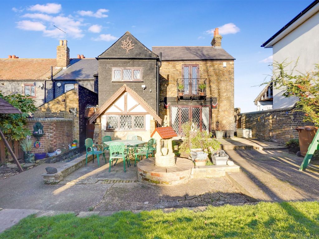 6 bed end terrace house for sale in Lower Rainham Road, Gillingham ME7, £600,000 Zoopla