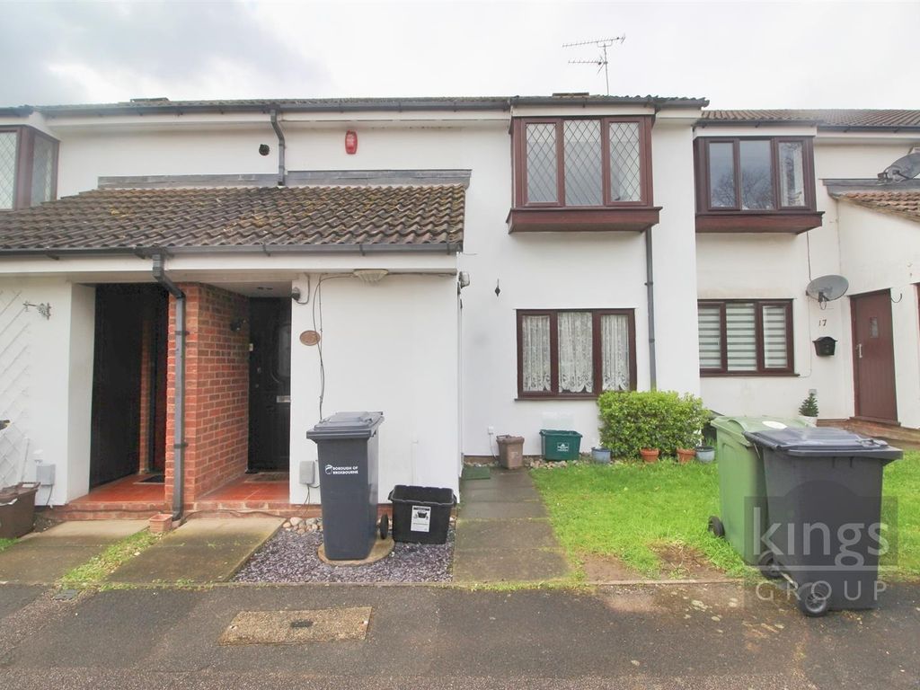 2 bed flat for sale in Beeston Drive, Cheshunt, Waltham Cross EN8, £