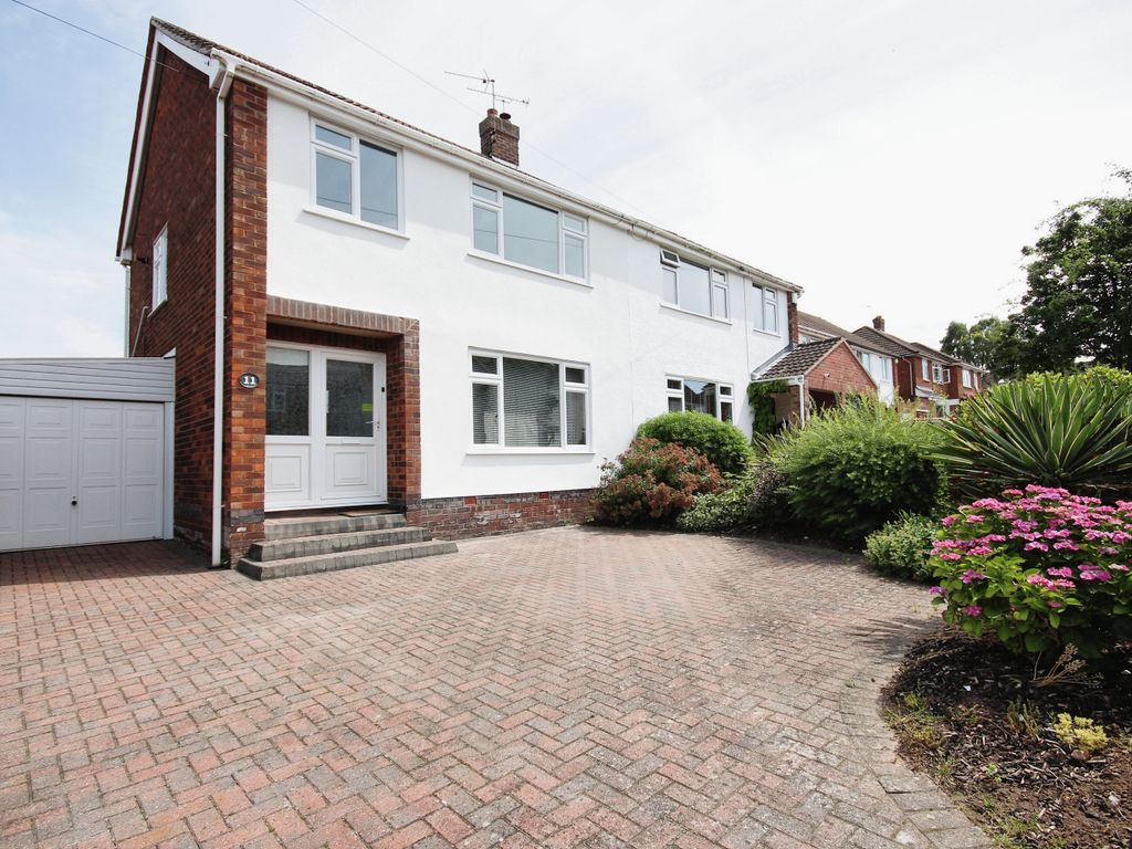 3 bed semidetached house for sale in Dunblane Drive, Leamington Spa