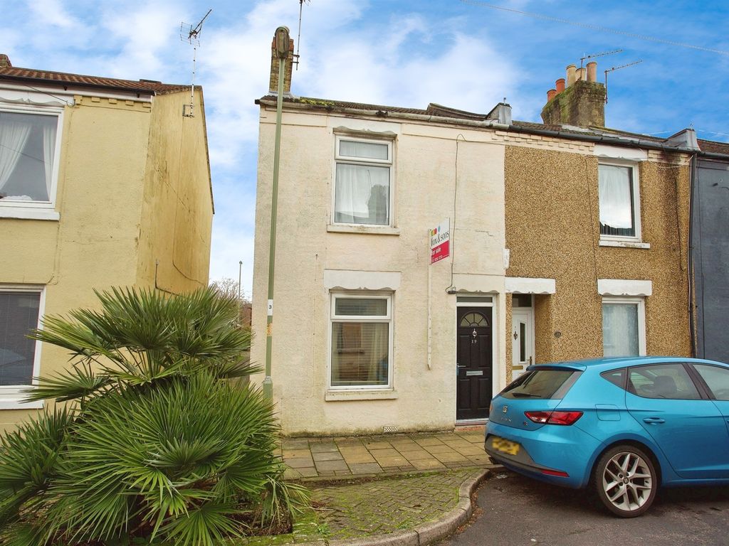 2 bed end terrace house for sale in Leonard Road, Gosport PO12, £