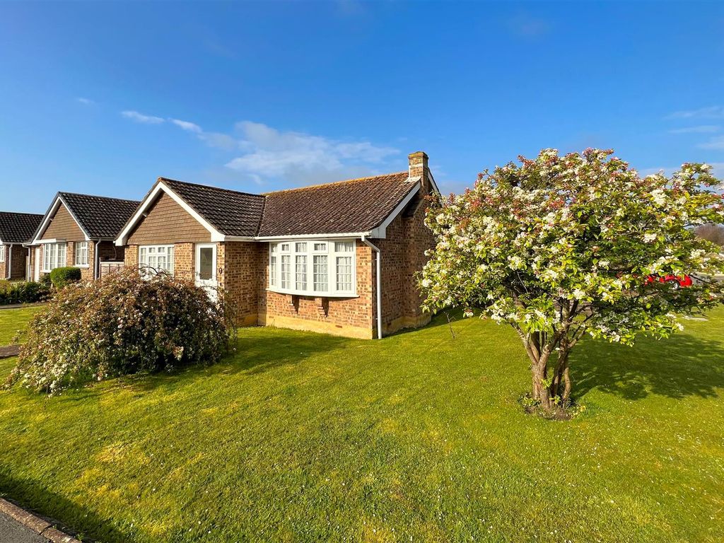 2 bed detached bungalow for sale in Goldings Way, Freshwater PO40, £