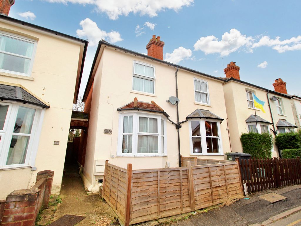 4 bed semidetached house for sale in New Cross Road, Guildford GU2, £