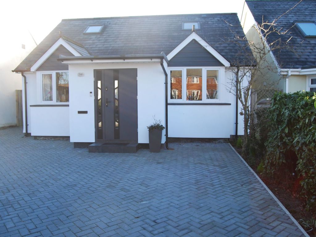 4 bed detached bungalow for sale in Hythe Road, Ashford TN24, £575,000