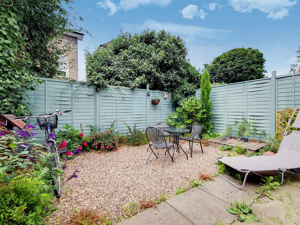2 bed flat for sale in Edgeley Road, London SW4, £535,000 Zoopla