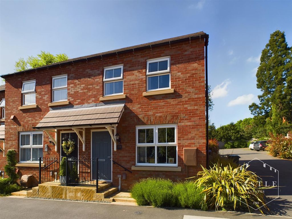 2 bed town house for sale in Kensington Avenue, Burbage, Hinckley LE10