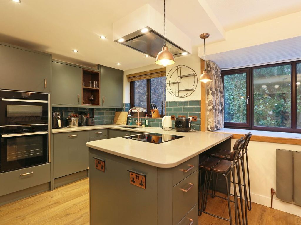 2 bed flat to rent in Allendale Close, London SE5, £2,000 pcm Zoopla