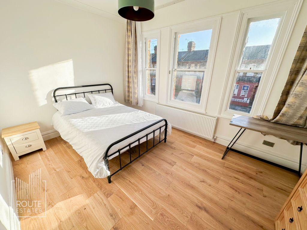 4 bed terraced house to rent in Lymington Avenue, Wood Green N22, £