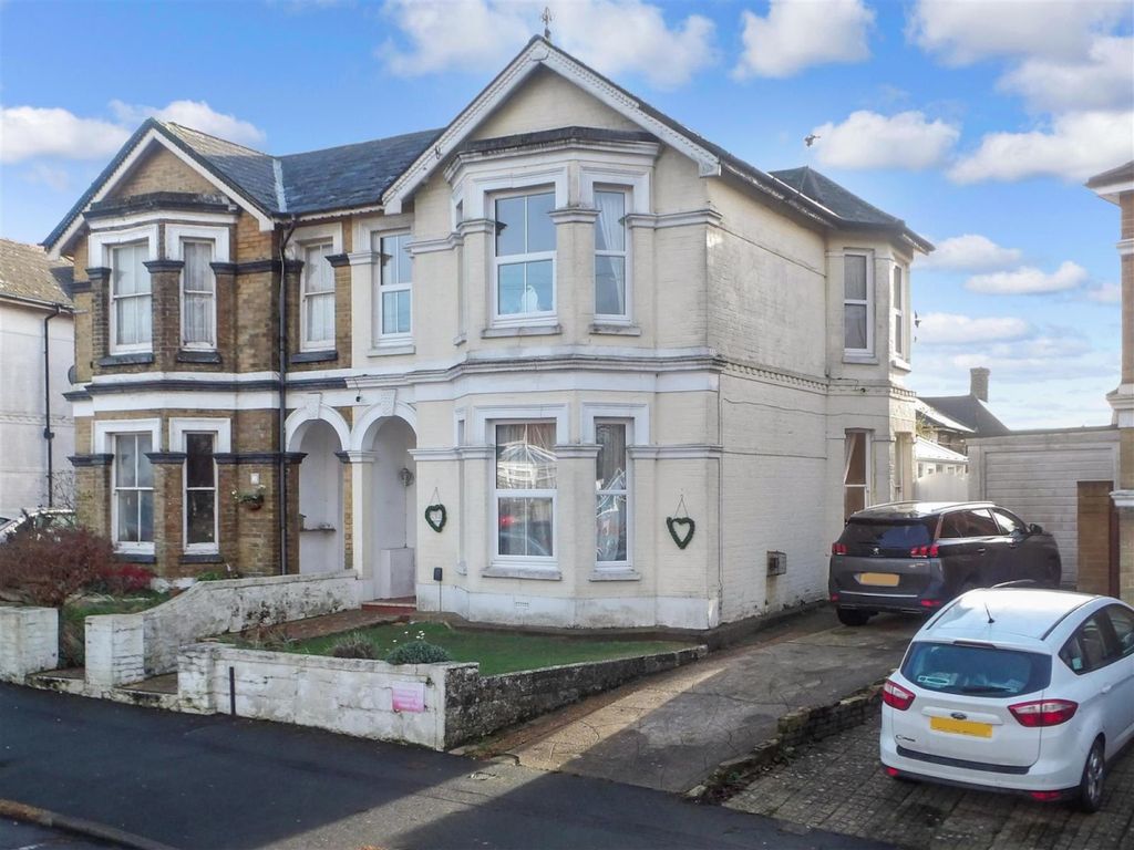 4 bed semidetached house to rent in St. Pauls Crescent, Shanklin PO37