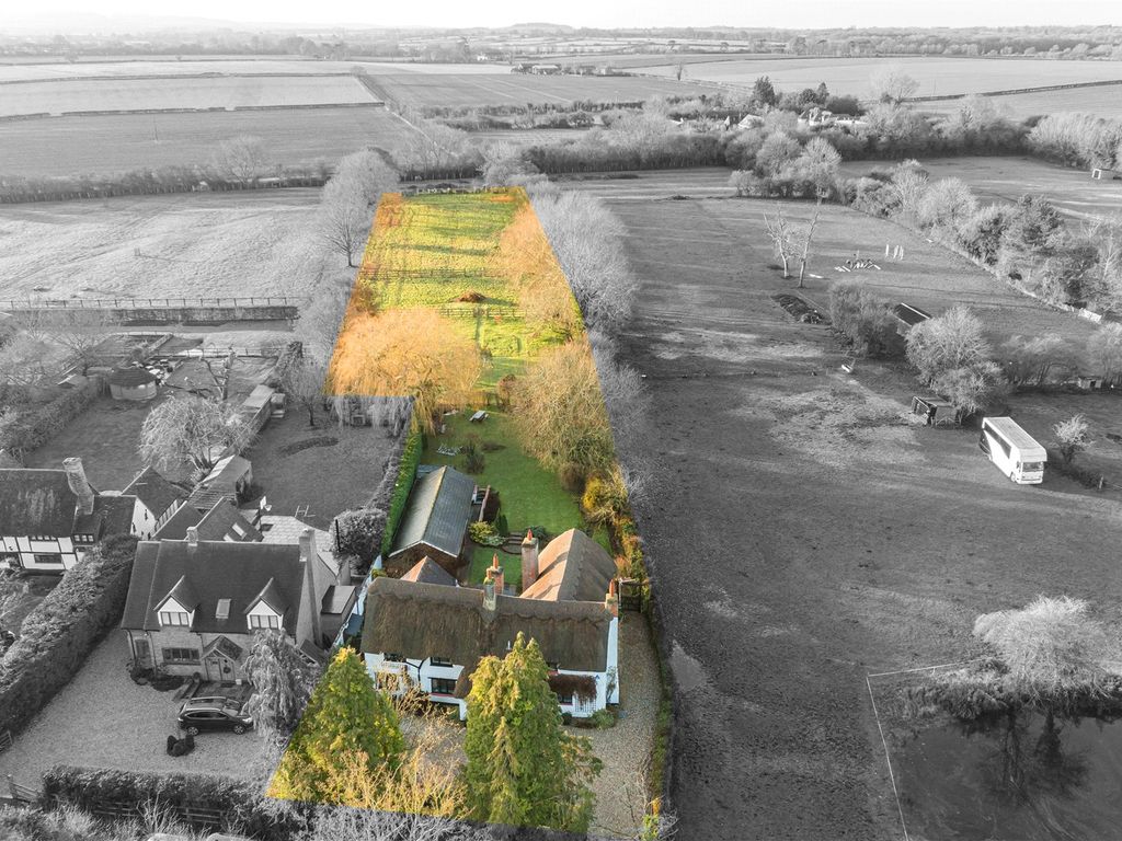 5 bed country house for sale in Manor Road, Towersey, Thame