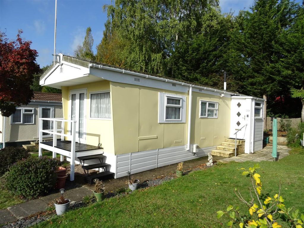 1 bed mobile/park home for sale in Rose Park, Addlestone KT15 Zoopla
