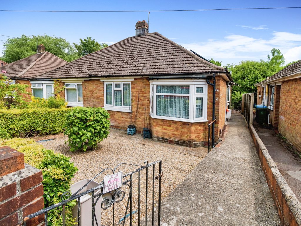 2 bed bungalow for sale in Coxford Drove, Southampton, Hampshire SO16