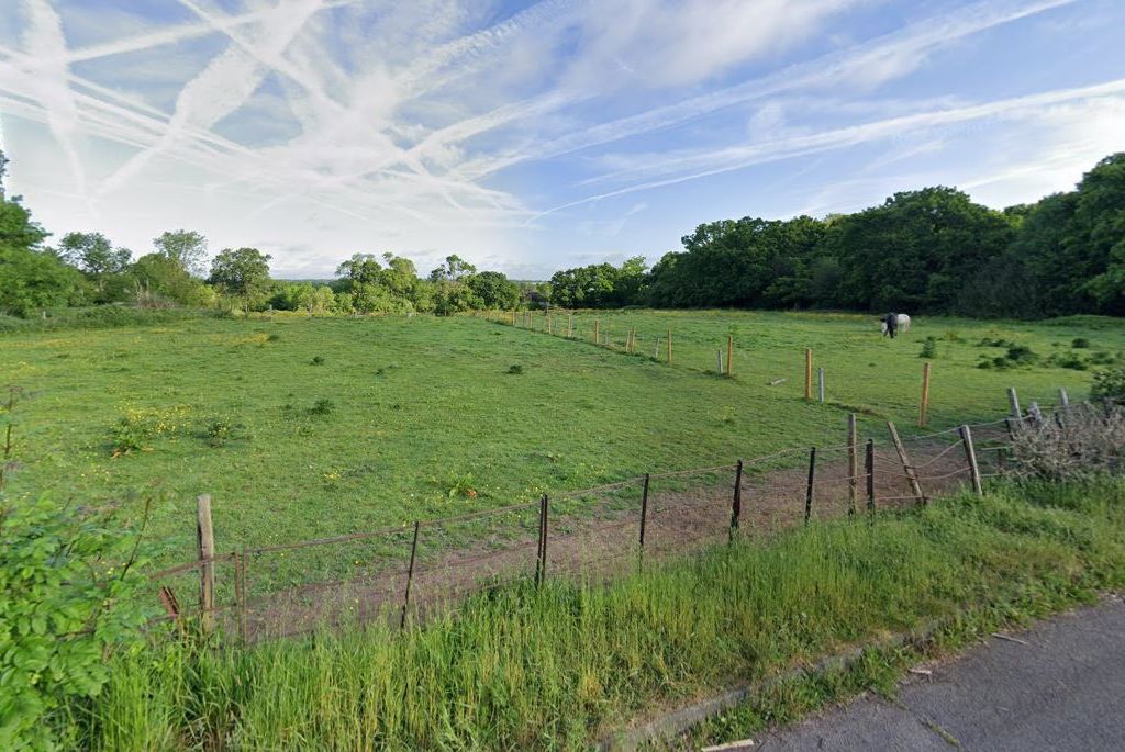 Land for sale in Land At Arkley Drive, EN5, £95,000 Zoopla