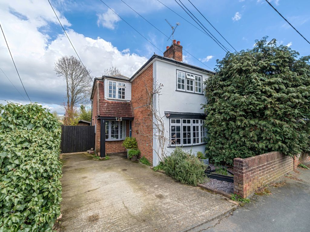 3 bed semidetached house for sale in Lower Weybourne Lane, Badshot Lea