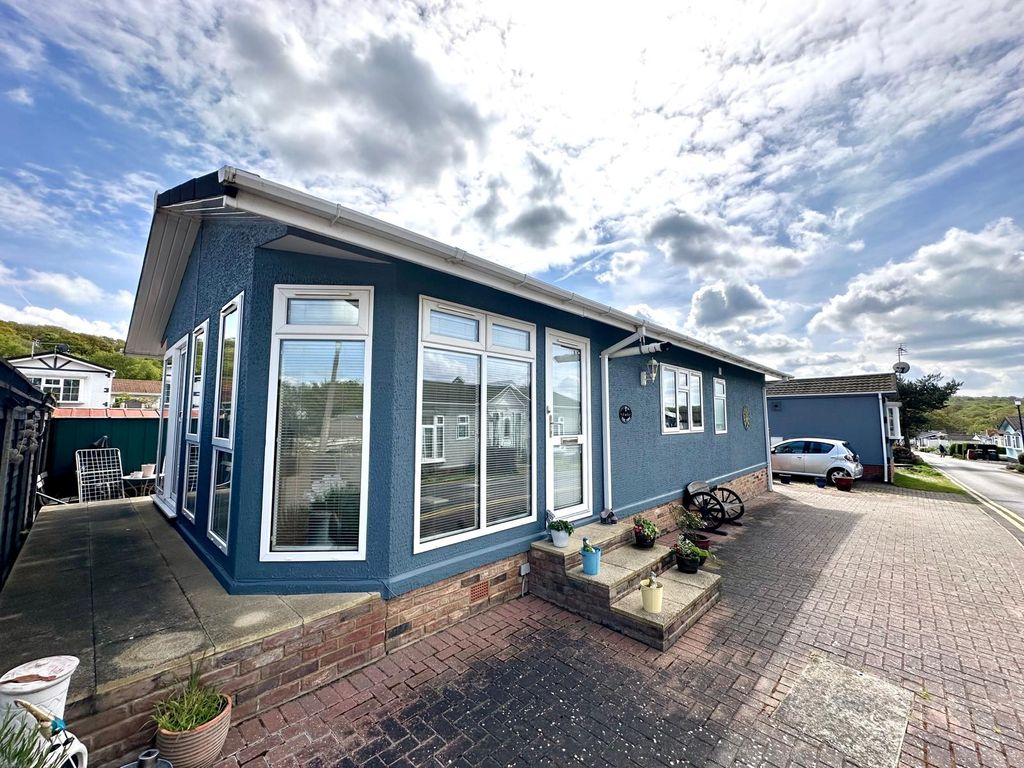 2 bed mobile/park home for sale in Woodbine Close, Waltham Abbey EN9, £250,000 Zoopla