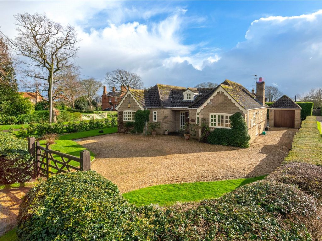 3 bed bungalow for sale in Main Street, Ashby De La Launde, Lincoln